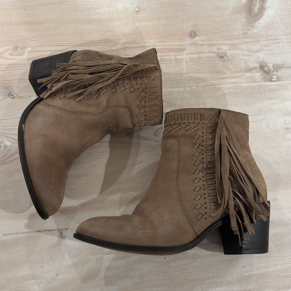 MÍA brown fringe boots - Picture 3 of 9